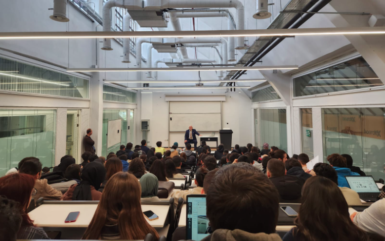 an-inspiring-guest-lecture-by-arif-ayguenduez-in-glb-104